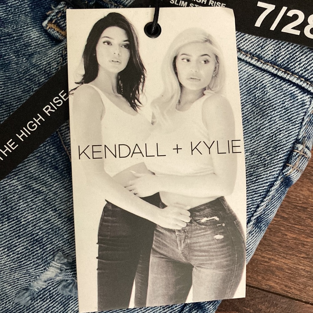 🌟✨NWT Kendall & Kylie High Rise Jeans. So SUPER cute on!! Never worn